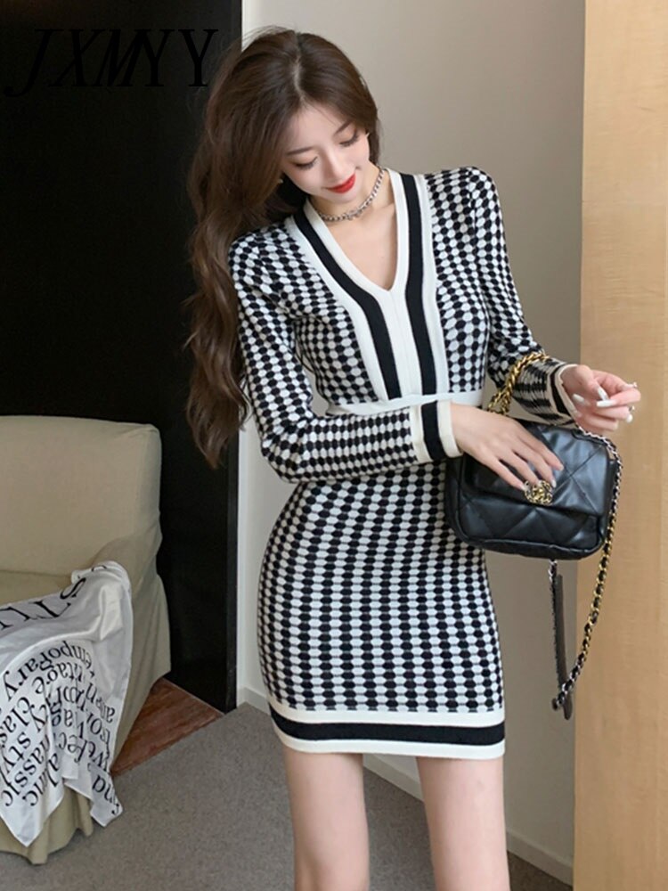 V-Neck Long-Sleeved Knitted Dress