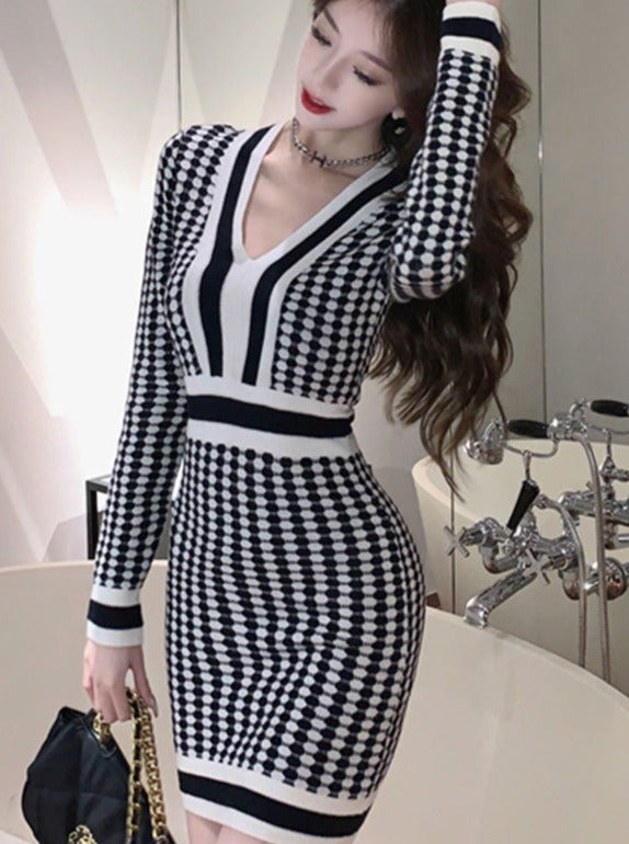 V-Neck Long-Sleeved Knitted Dress